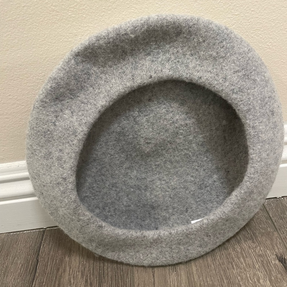 H&M Women's Felted wool beret Hat Light Gray. - Picture 3 of 7